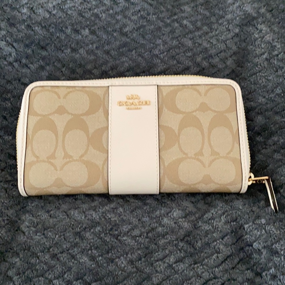 New Coach Wallet